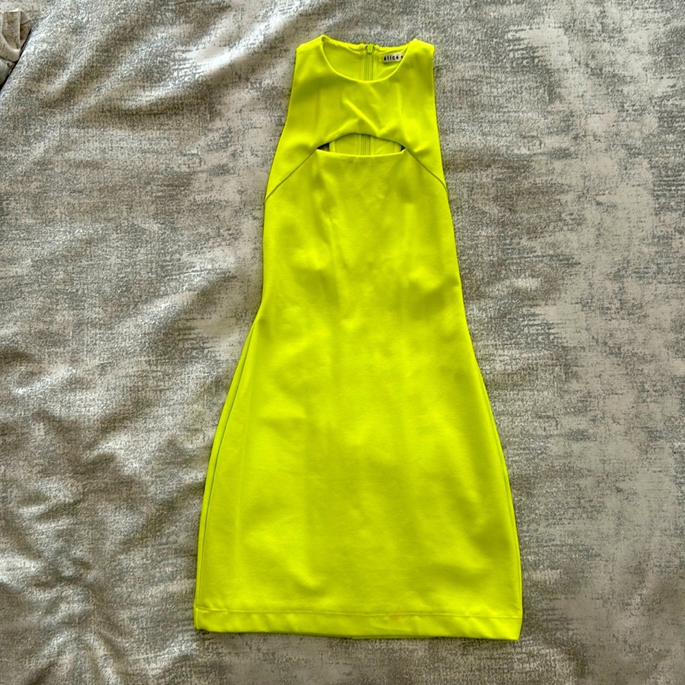 Alice + Olivia neon green fitted mini dress size 2 zipper closer in the back